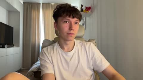 Snapshot of malcolm_yang chatting on 09.29.25 Tom and Mark 3 online show from 09.29.25