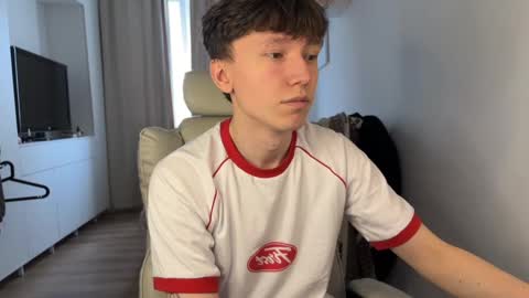 Snapshot of malcolm_yang chatting on 10.06.25 Tom and Mark 3 online show from 10.06.25