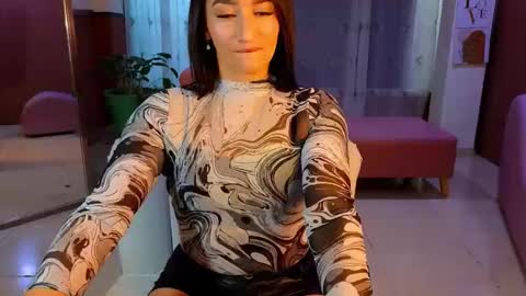 Snapshot of malen_fitnessmilf chatting on 10.17.25 malen_fitnessmilf online show from 10.17.25