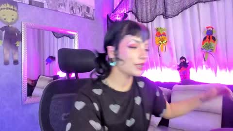 Snapshot of mamushka_ chatting on 10.27.25   online show from 10.27.25