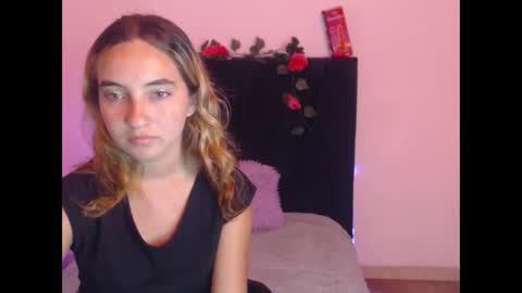 Snapshot of mandyy_petite chatting on 10.11.25 mandy sofi online show from 10.11.25