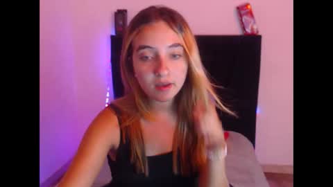 Snapshot of mandyy_petite chatting on 10.17.25 mandy sofi online show from 10.17.25