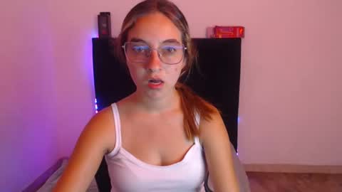 Snapshot of mandyy_petite chatting on 10.23.25 mandy sofi online show from 10.23.25