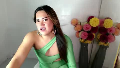 Snapshot of manualrein19 chatting on 12.16.24 rein online show from 12.16.24