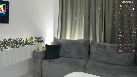 Snapshot of mari_nett chatting on 12.16.24 mari_nett online show from 12.16.24