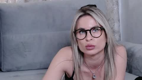 Snapshot of mariamilan_ chatting on 12.26.24 Maria online show from 12.26.24