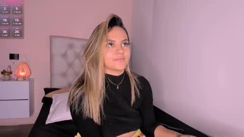 Snapshot of mariana__roe chatting on 02.19.25 Mariana Roe online show from 02.19.25