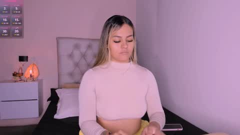 Snapshot of mariana__roe chatting on 02.25.25 Mariana Roe online show from 02.25.25