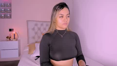 Mariana Roe online show from 02.26.25