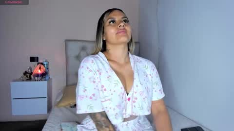 Mariana Roe online show from 11.13.25