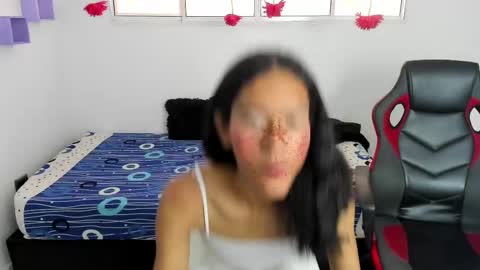 Snapshot of mariana_ofc chatting on 03.04.25 Mariana online show from 03.04.25