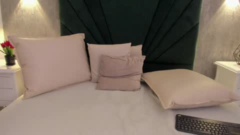 Snapshot of marianasanz chatting on 01.08.25 Mariana online show from 01.08.25