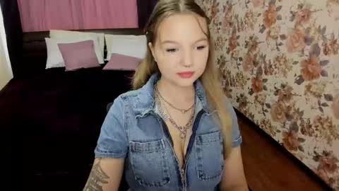 Snapshot of mariarobinsone chatting on 09.29.25 mariarobinsone online show from 09.29.25