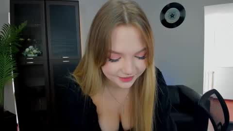 Snapshot of mariarobinsone chatting on 10.04.25 mariarobinsone online show from 10.04.25