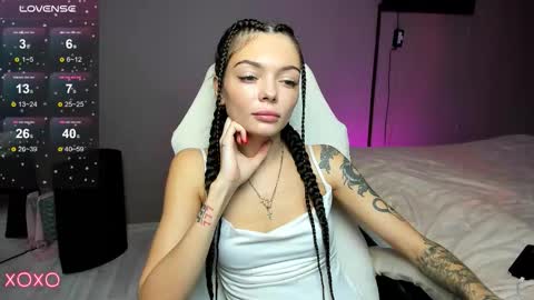 Snapshot of mariella__adams chatting on 10.28.25 Maria  online show from 10.28.25