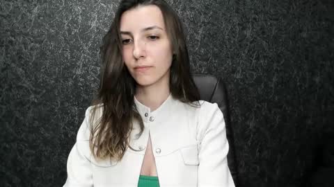 Snapshot of marielleanker chatting on 09.17.25 marielleanker online show from 09.17.25