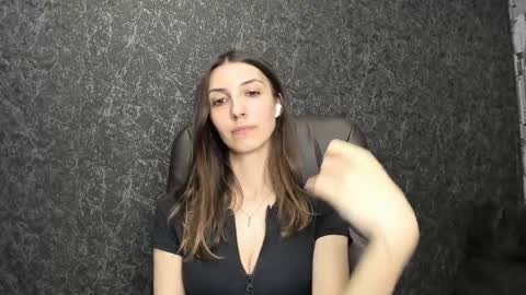 Snapshot of marielleanker chatting on 09.29.25 marielleanker online show from 09.29.25