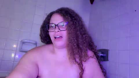 Snapshot of mariemorre chatting on 10.08.25 Marie Morre online show from 10.08.25