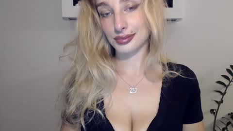 Snapshot of marilyndevilish chatting on 12.09.24 MarilynDevilish online show from 12.09.24