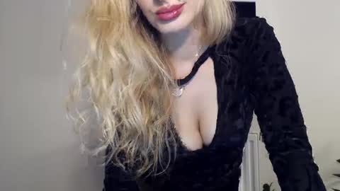 Snapshot of marilyndevilish chatting on 12.16.24 MarilynDevilish online show from 12.16.24