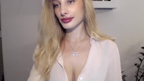 Snapshot of marilyndevilish chatting on 01.16.25 MarilynDevilish online show from 01.16.25