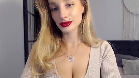 Snapshot of marilyndevilish chatting on 02.10.25 MarilynDevilish online show from 02.10.25