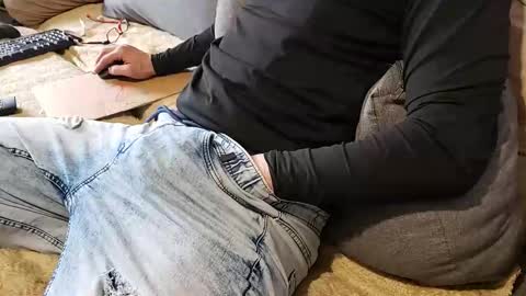 Snapshot of mariushx chatting on 09.12.25 MariushX online show from 09.12.25