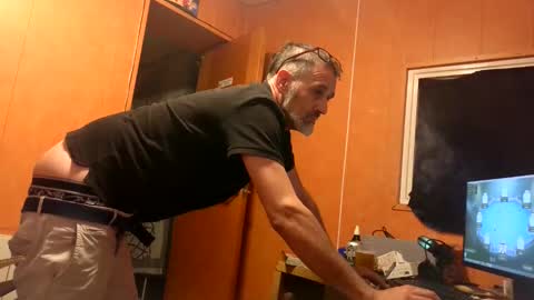 Snapshot of markbcnx chatting on 09.30.25 markbcnx online show from 09.30.25