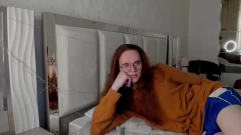 Snapshot of markglover chatting on 10.06.25 Mark online show from 10.06.25