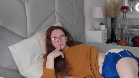 Snapshot of markglover chatting on 10.08.25 Mark online show from 10.08.25