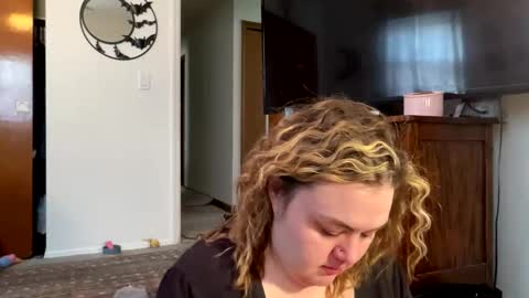 Snapshot of maroon_moon chatting on 02.18.25 maroon_moon online show from 02.18.25