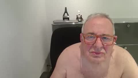 Snapshot of martin_1947 chatting on 10.20.25 martin_1947 online show from 10.20.25