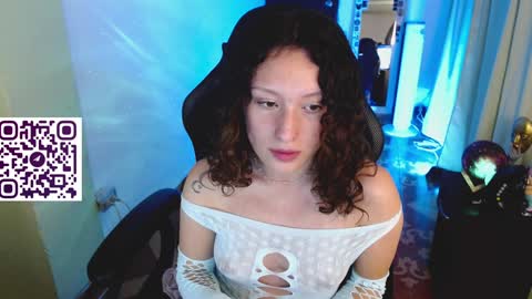 Snapshot of martina_adams chatting on 02.09.25 mari online show from 02.09.25