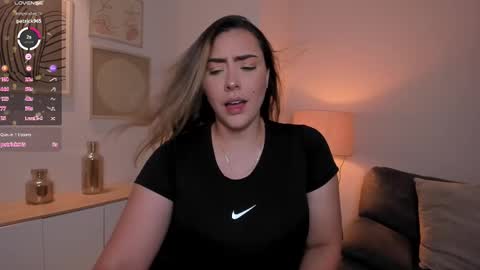 Snapshot of martinnabonnet chatting on 02.19.25 Martinna Bonnet online show from 02.19.25