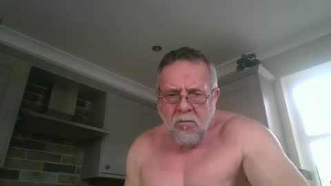 Snapshot of martinrgbxxxx chatting on 12.31.24 martinrgbxxxx online show from 12.31.24
