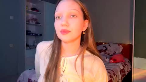Snapshot of martinwion chatting on 09.28.25 Emily online show from 09.28.25