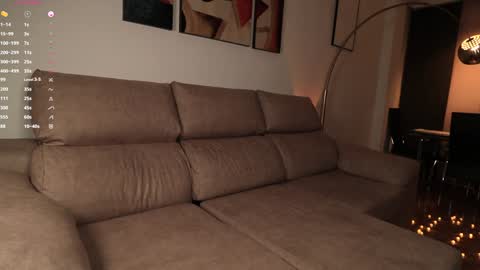 Snapshot of mary_rosse chatting on 01.06.25 RebeCca online show from 01.06.25