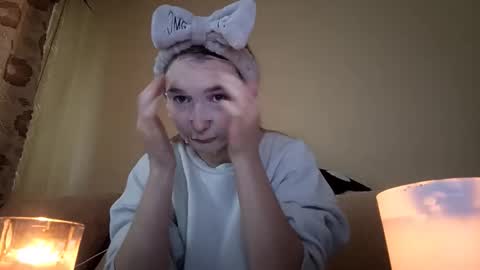 Hi My name is Elina Im 18 years old. online show from 09.09.25