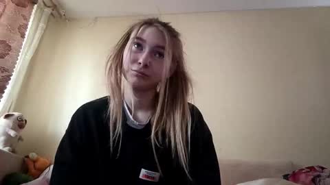 Hi My name is Elina Im 18 years old. online show from 10.01.25