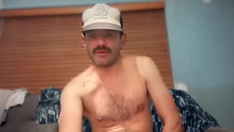 Snapshot of masculinehole chatting on 09.28.25 Masculine Hole online show from 09.28.25