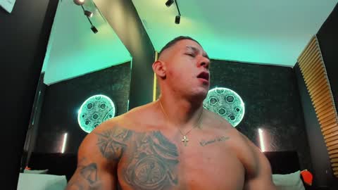 Snapshot of massimowalton2 chatting on 01.11.25 massimowalton2 online show from 01.11.25