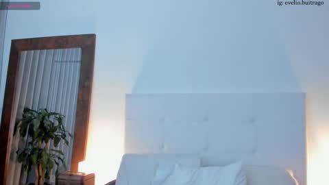 Snapshot of massivecockfuckbunny chatting on 02.19.25 Eve Independent model online show from 02.19.25