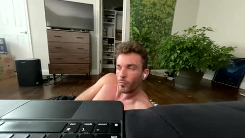 Snapshot of master_louie chatting on 12.14.24 muskyjockdick online show from 12.14.24