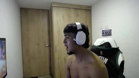 Snapshot of matias_bianco01 chatting on 10.29.25 matias online show from 10.29.25