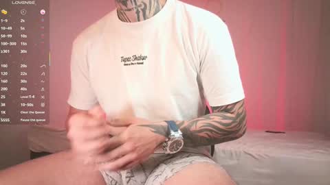 Snapshot of matthewjones1 chatting on 02.11.25 Matt online show from 02.11.25