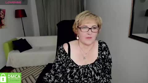 Snapshot of mature_blonde7 chatting on 12.21.24 Lana online show from 12.21.24