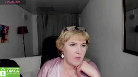 Snapshot of mature_blonde7 chatting on 12.21.24 Lana online show from 12.21.24