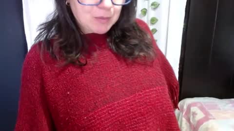 Snapshot of mature_wolf chatting on 01.11.25 Sonia online show from 01.11.25