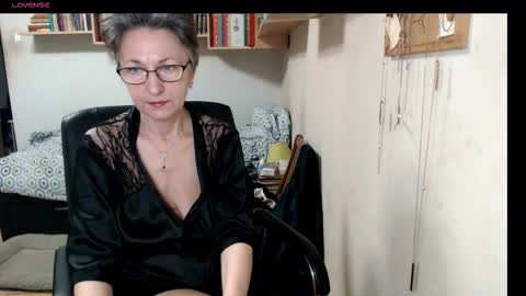 Snapshot of maturekate chatting on 09.12.25 maturekate online show from 09.12.25