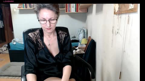 Snapshot of maturekate chatting on 09.19.25 maturekate online show from 09.19.25